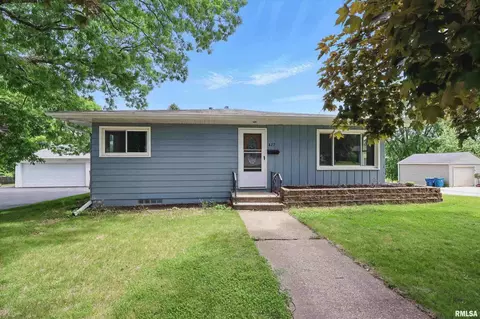 427 16th St, Silvis, IL 61282