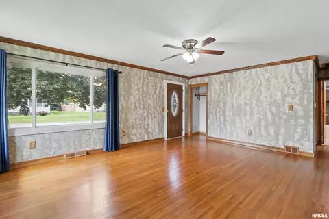 427 16th St, Silvis, IL 61282 photo 7