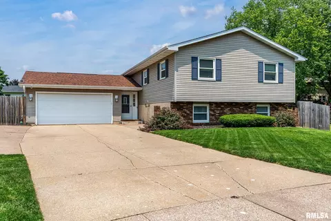 3436 Ridge Ct, Davenport, IA 52806