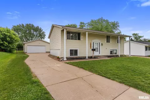 3431 Wakonda Dr, Bettendorf, IA 52722