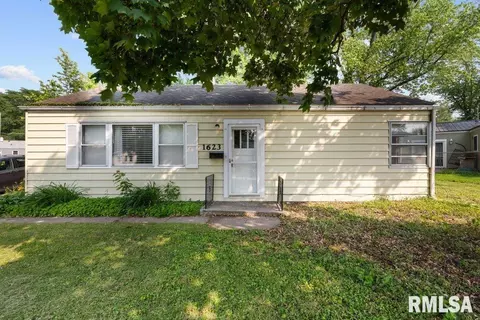 1623 Alcoa Ave, Bettendorf, IA 52722