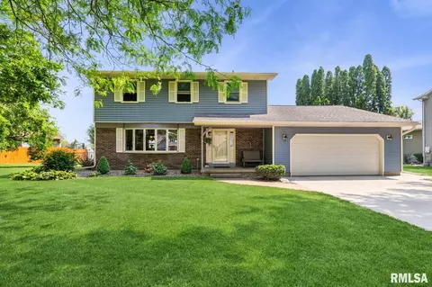 229 Cragmor Dr, Clinton, IA 52732