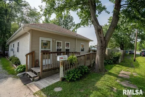 1402 Trout Ave, Johnston City, IL 62951
