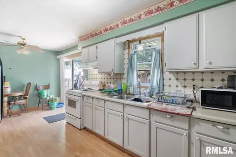 1019 13th St, Silvis, IL 61282 photo 15