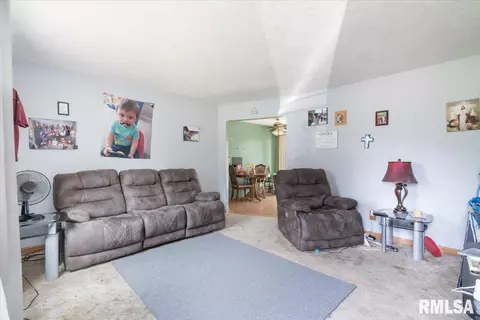 1019 13th St, Silvis, IL 61282 photo 11