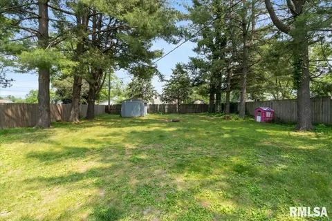 1019 13th St, Silvis, IL 61282 photo 8