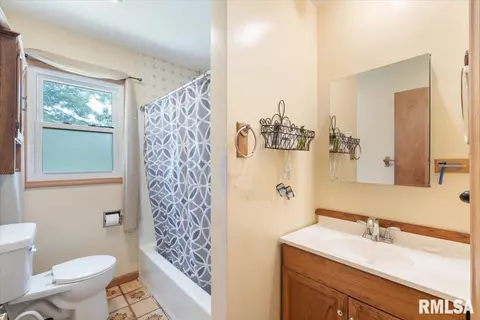 1019 13th St, Silvis, IL 61282 photo 18