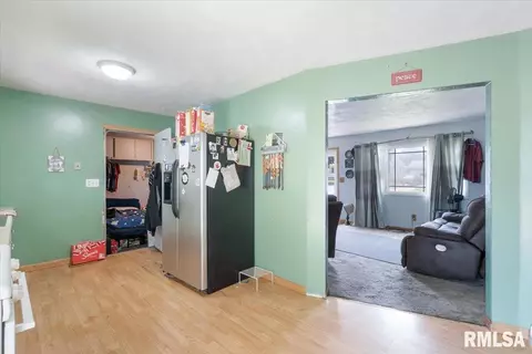 1019 13th St, Silvis, IL 61282 photo 17