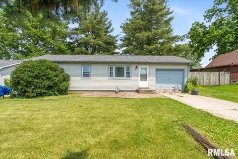 1019 13th St, Silvis, IL 61282