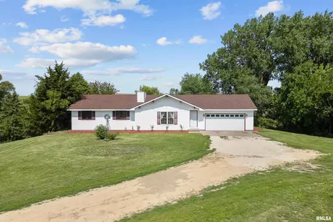 3796 160th St, Bryant, IA 52727