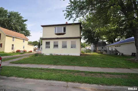 312 3rd St, Buffalo, IA 52728