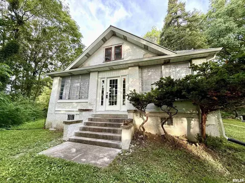 3123 Commodore St, Davenport, IA 52802