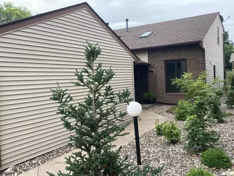 1862 53rd St, Moline, IL 61265 photo 2
