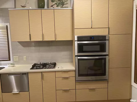 1862 53rd St, Moline, IL 61265 photo 6