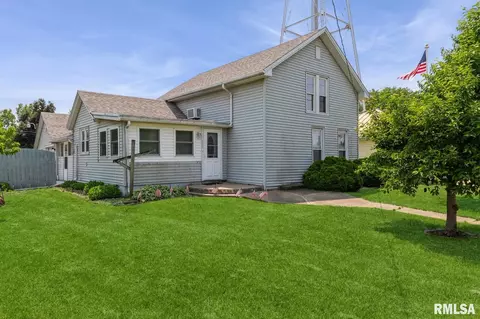 321 3rd Ave, Low Moor, IA 52757