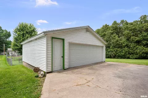 405 E Henry St, Cambridge, IL 61238 photo 2