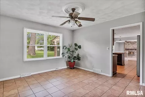 3611 75th St, Moline, IL 61265 photo 11