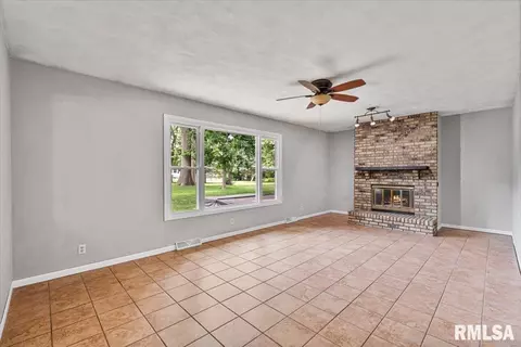 3611 75th St, Moline, IL 61265 photo 22