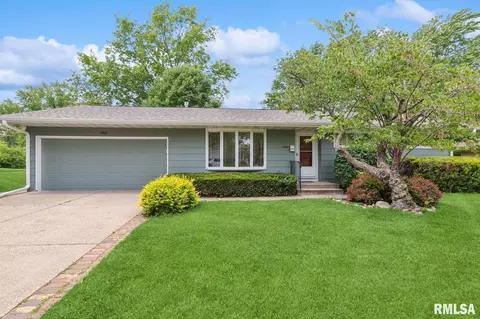 2812 Oak St, Davenport, IA 52804