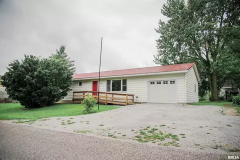 107 N 1st St, West Point, IL 62380