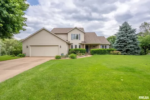 1010 Meadows Cir, Bettendorf, IA 52722