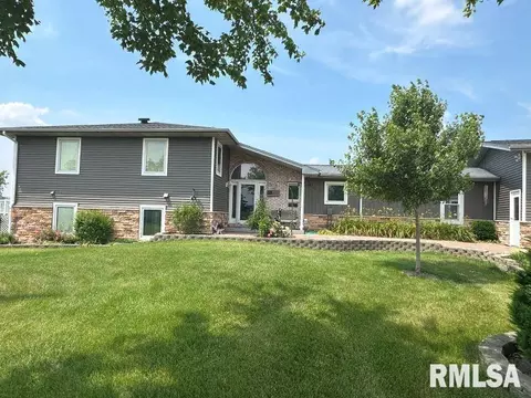 2347 230th Ave, Grand Mound, IA 52751