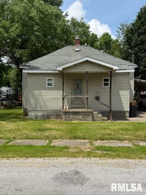 313 E 4th St, West Frankfort, IL 62896
