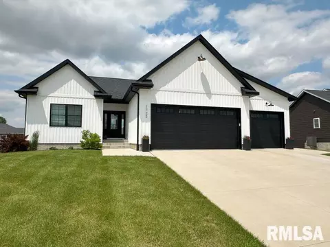 1722 17th St, Dewitt, IA 52742