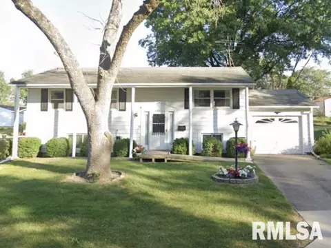 3332 Wakonda Dr, Bettendorf, IA 52722