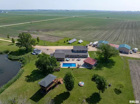 3473 270th St, Dewitt, IA 52742