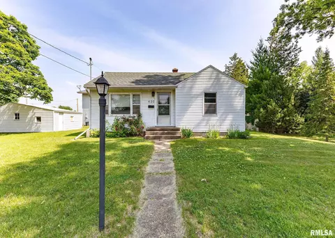 430 10th Pl, Camanche, IA 52730