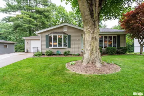 918 32nd Avenue Ct, Moline, IL 61265