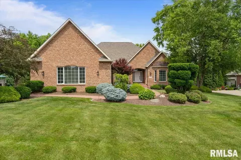 5985 Eagle Ridge Rd, Bettendorf, IA 52722