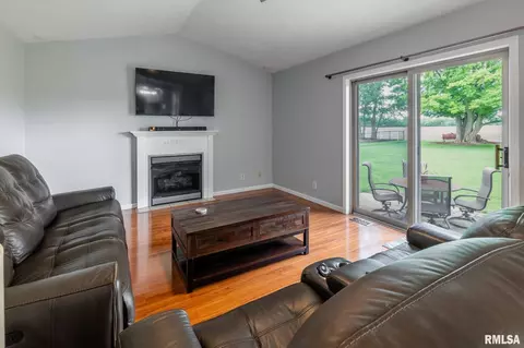 1514 E Willow Dr, Marion, IL 62959 photo 12