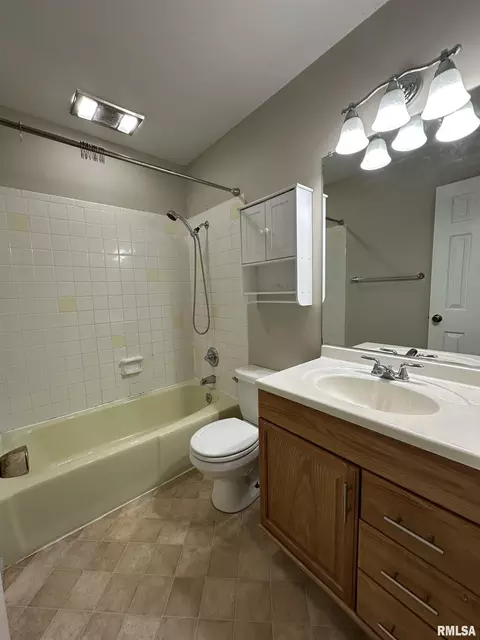 70 Carriage Hl, Macomb, IL 61455 photo 13