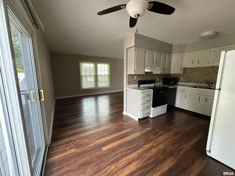 70 Carriage Hl, Macomb, IL 61455 photo 7