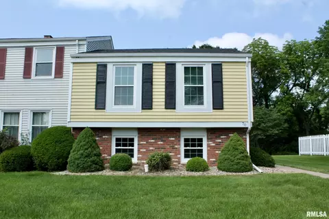 70 Carriage Hl, Macomb, IL 61455