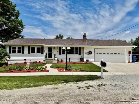 101 E 6th St, Sherrard, IL 61281