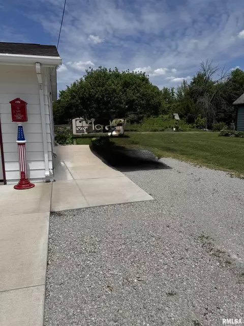 101 E 6th St, Sherrard, IL 61281 photo 36