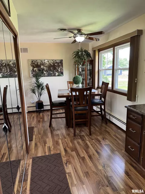 101 E 6th St, Sherrard, IL 61281 photo 11