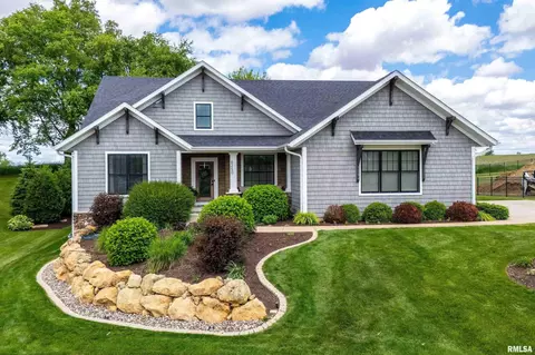 6250 Whispering Hill Ct, Bettendorf, IA 52722