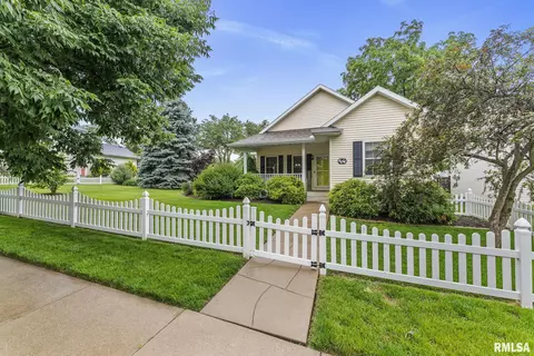 4614 Kelling St, Davenport, IA 52806
