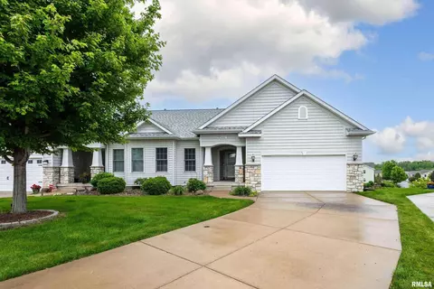5311 Kilt Ct, Bettendorf, IA 52722