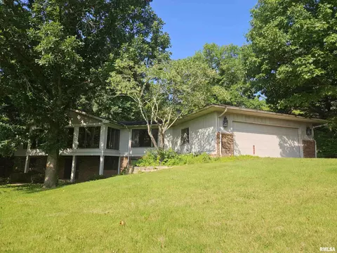 28003 230th St, Le Claire, IA 52753