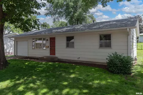 3403 Kimberly Downs Rd, Davenport, IA 52807