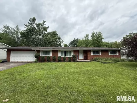 825 Melody Ln, Herrin, IL 62948
