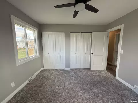 206 S 5th St, Eldridge, IA 52748 photo 3