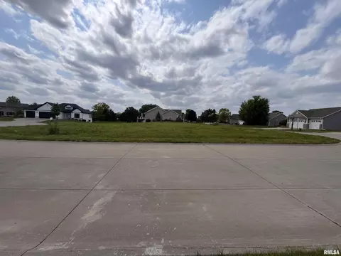 6466 Fairhaven Ct, Davenport, IA 52807