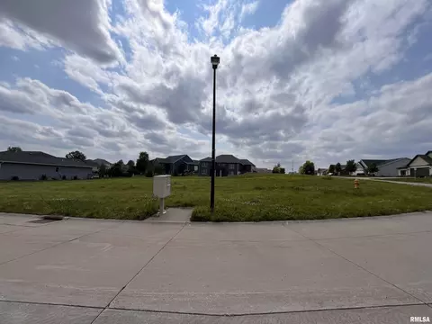 6446 Fairhaven Rd, Davenport, IA 52807