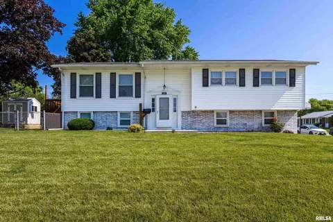 208 W 46th St, Davenport, IA 52806
